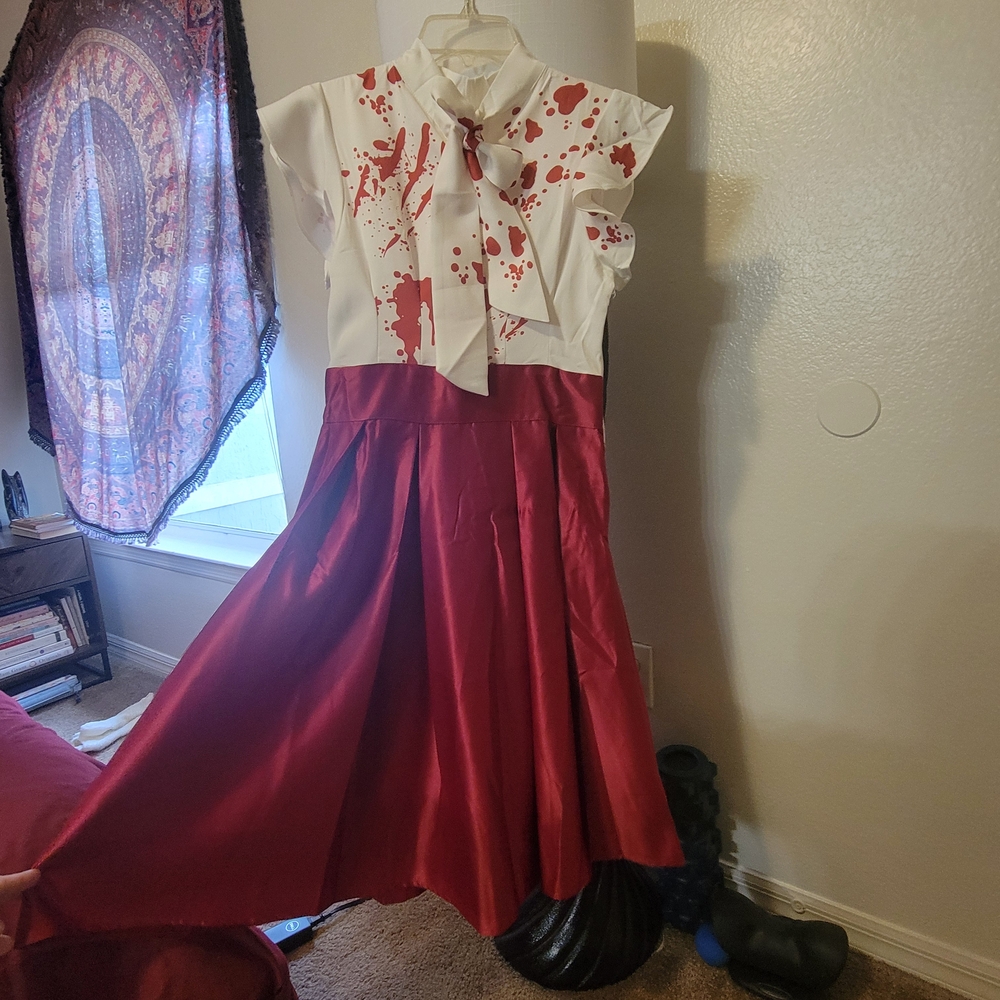 Elegant White Tulle Skirt And Retro Women's Costume